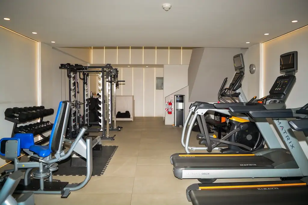 Sesión de entrenamiento y rehabilitación en GoMoving, Momentum Lindora, Santa Ana