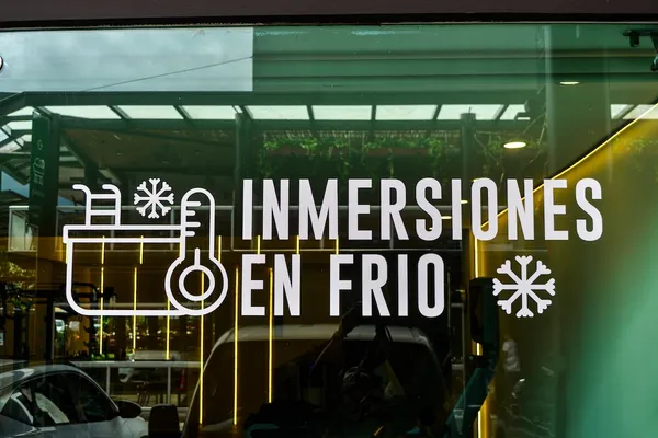 Corrección de técnica en sesión personalizada en GoMoving, Momentum Lindora, Santa Ana